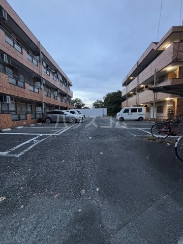 28/28 駐車場