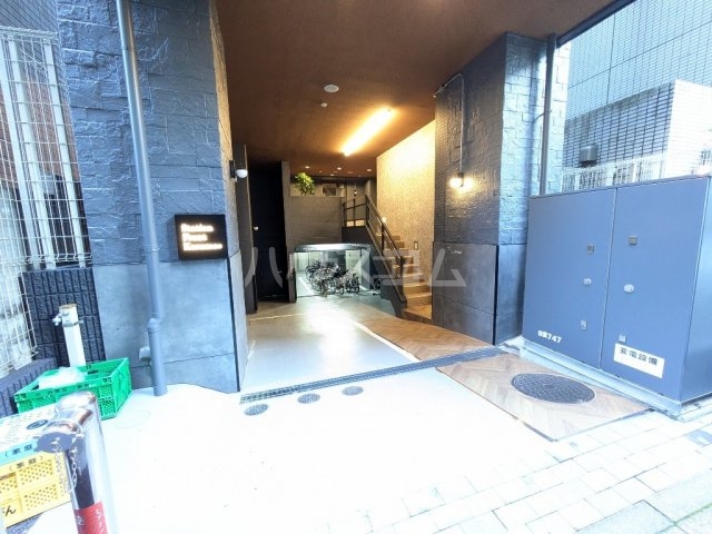 22/27 エントランス