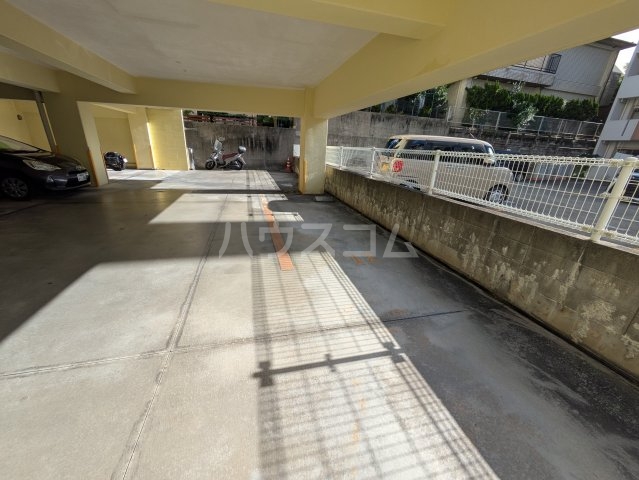 23/30 駐車場