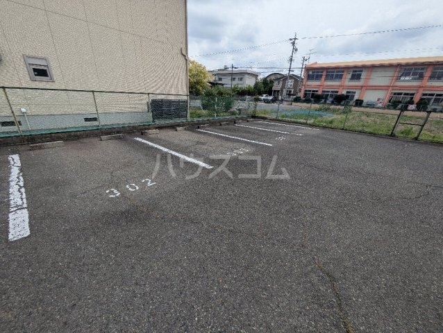 26/30 駐車場