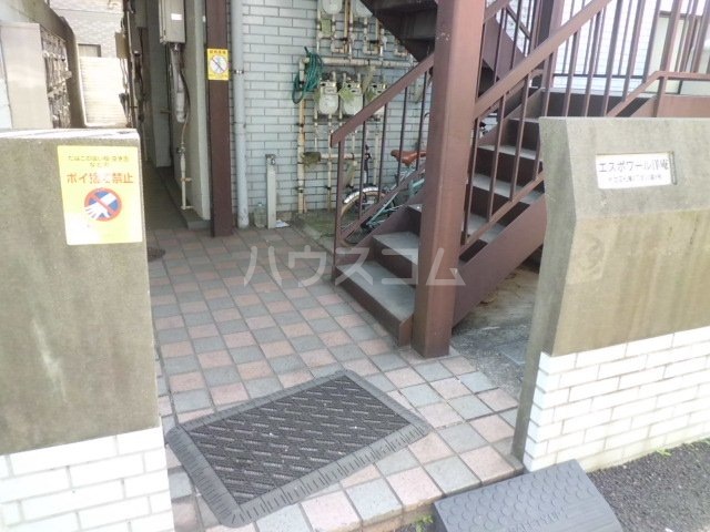 15/23 エントランス