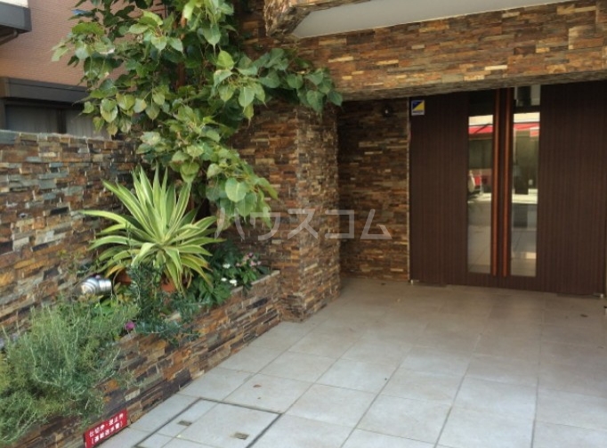 2/4 エントランス