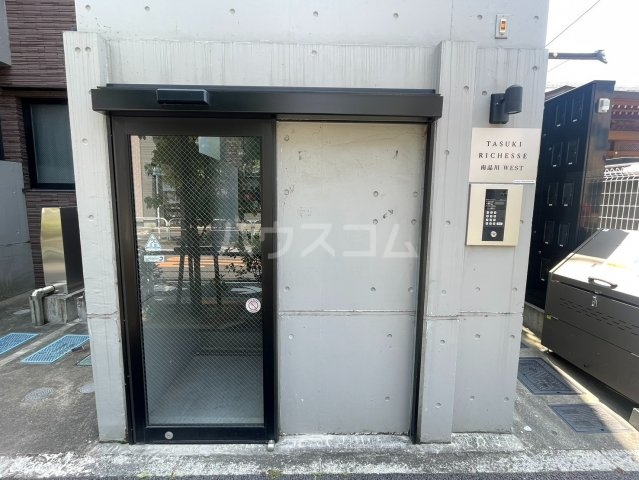 2/4 エントランス