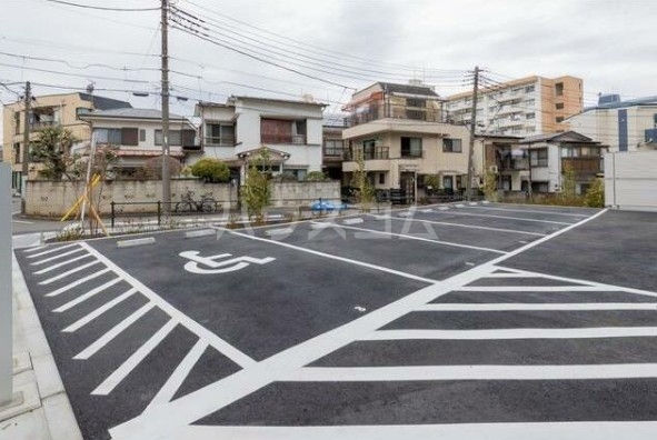 25/28 駐車場