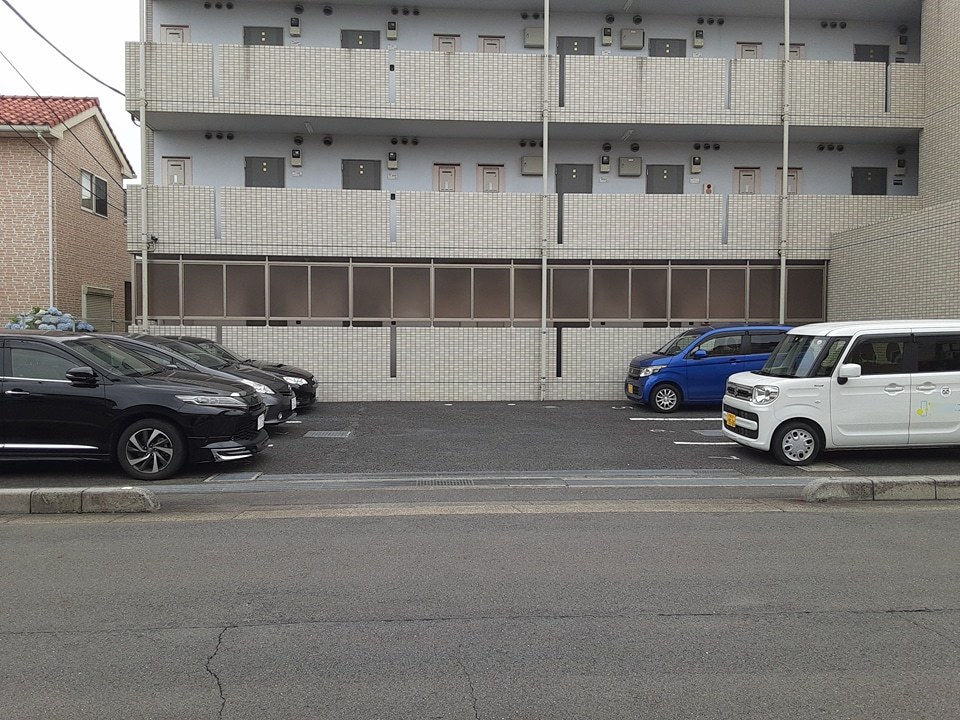 22/28 駐車場