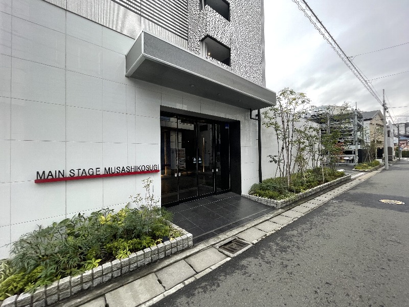 21/25 エントランス