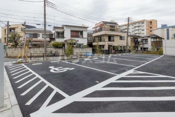 25/28 駐車場