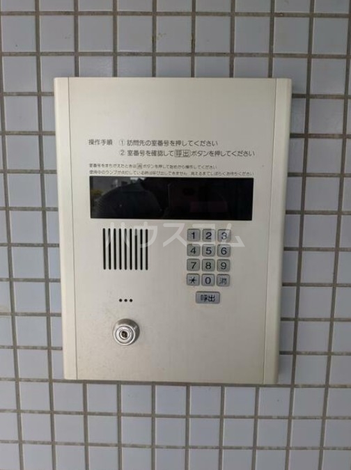 19/27 エントランス