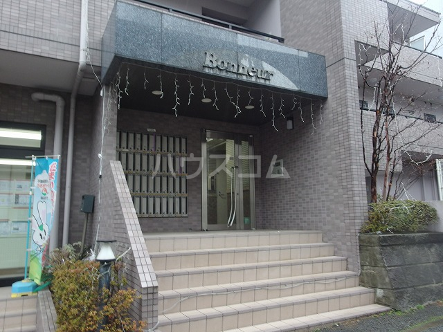 21/30 エントランス