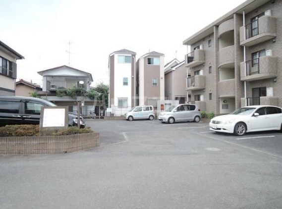 23/28 駐車場