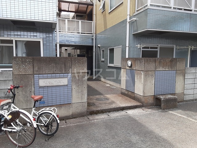 21/27 エントランス