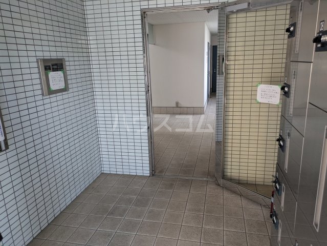 28/29 エントランス