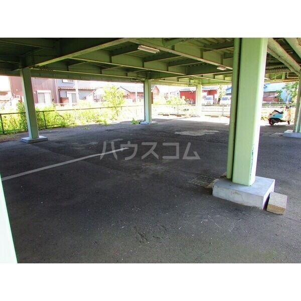 2/5 駐車場
