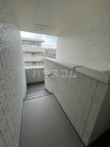24/30 エントランス