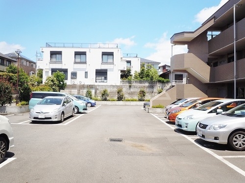 20/27 駐車場
