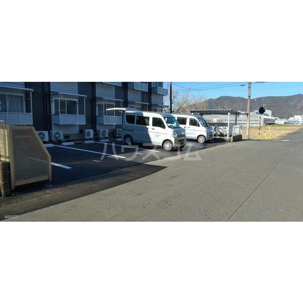 15/17 駐車場
