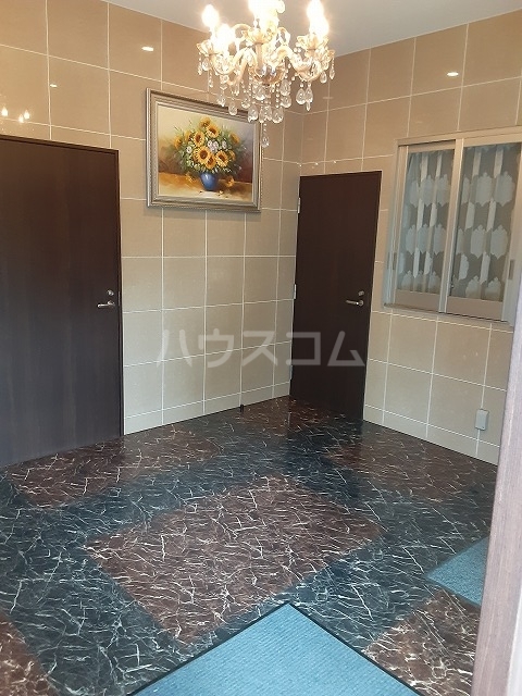 21/23 エントランス