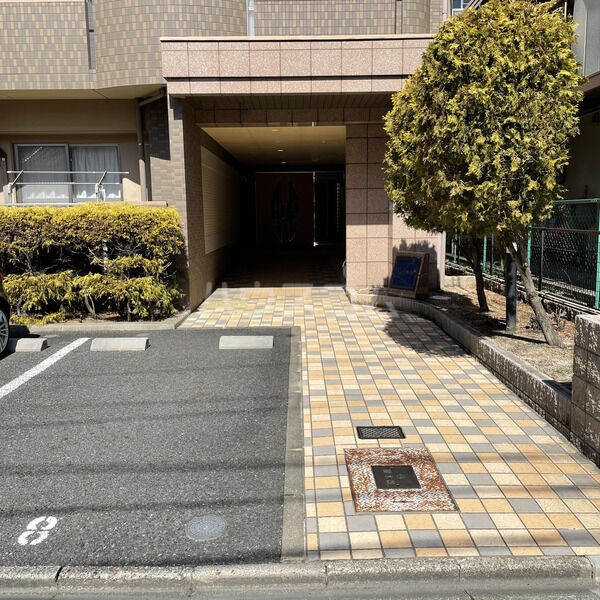 18/26 エントランス