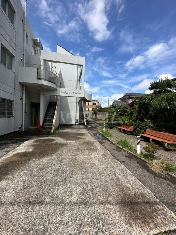 27/30 駐車場