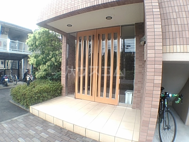 20/30 エントランス