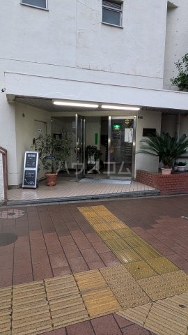 21/30 エントランス