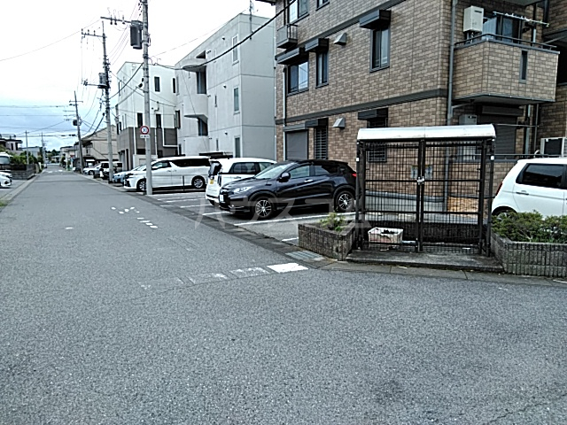 22/28 駐車場