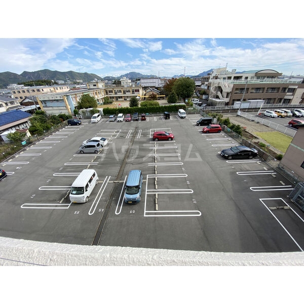 18/21 駐車場