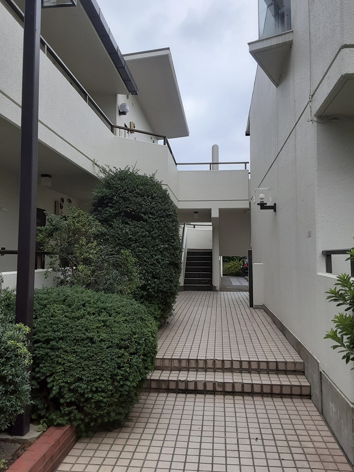 24/30 エントランス