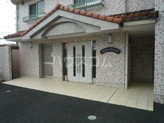 18/19 エントランス