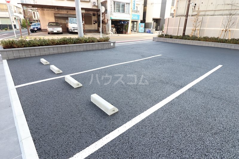 18/28 駐車場