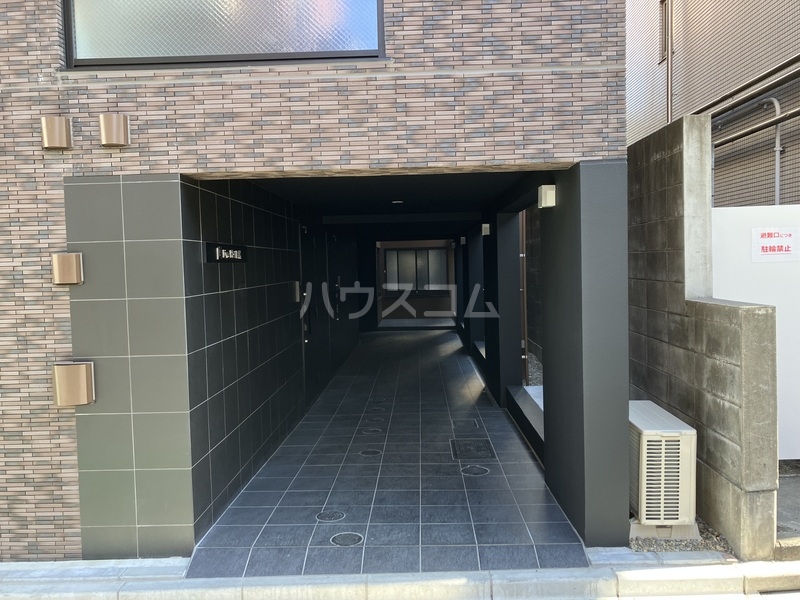 26/30 エントランス
