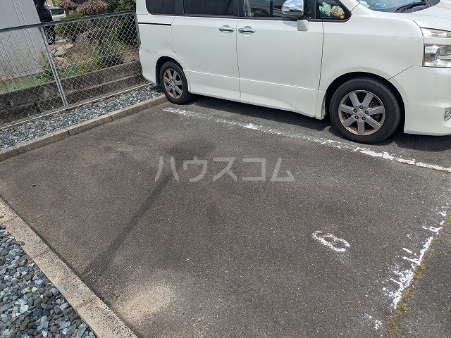 28/30 駐車場