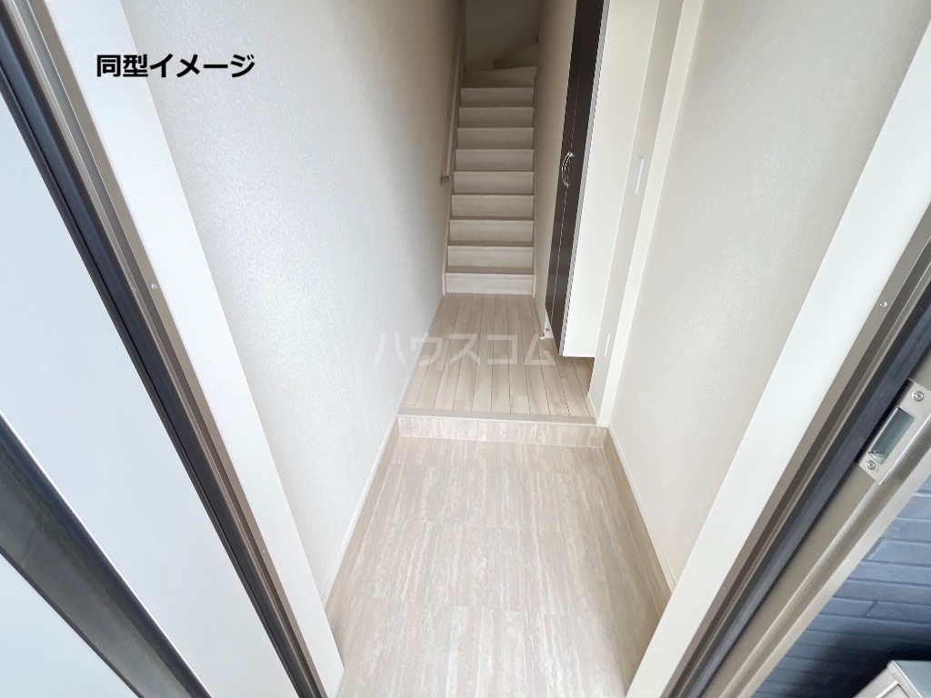 13/26 玄関