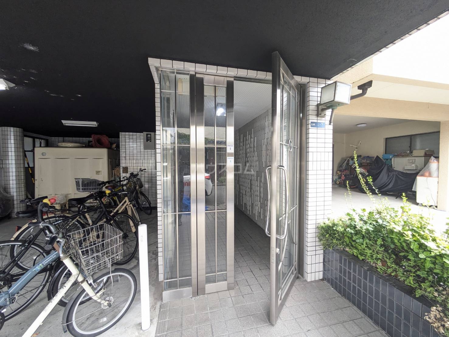 3/4 エントランス