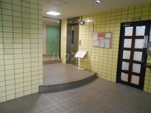 23/30 エントランス