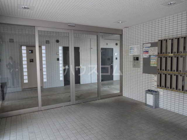 25/30 エントランス