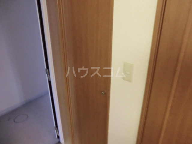 23/27 エントランス