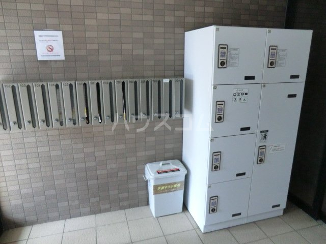 24/27 エントランス