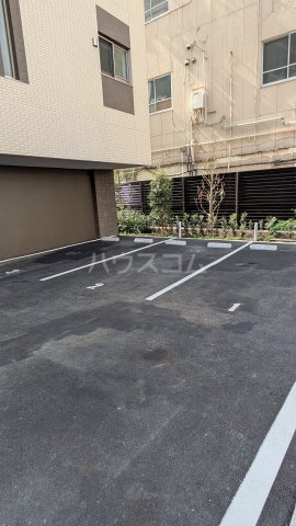 23/30 駐車場
