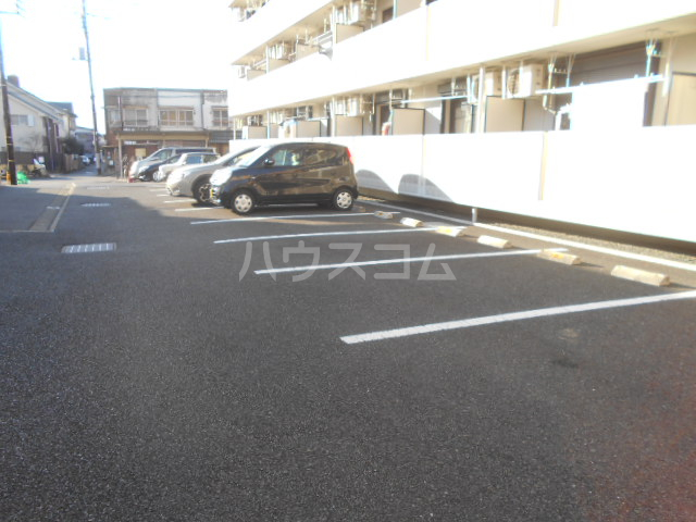 23/30 駐車場
