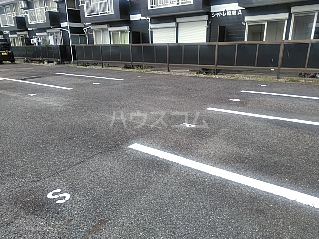23/30 駐車場