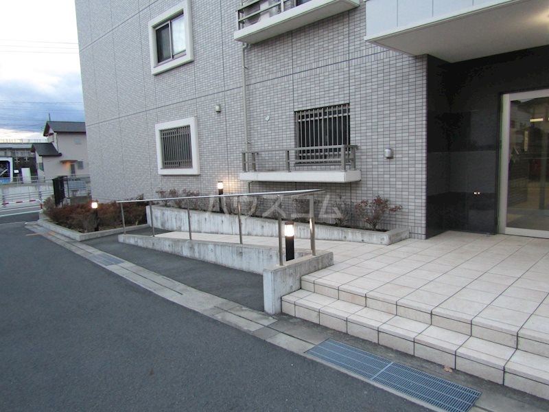 22/28 エントランス