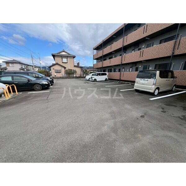 16/20 駐車場
