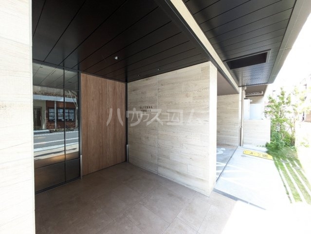 13/18 エントランス