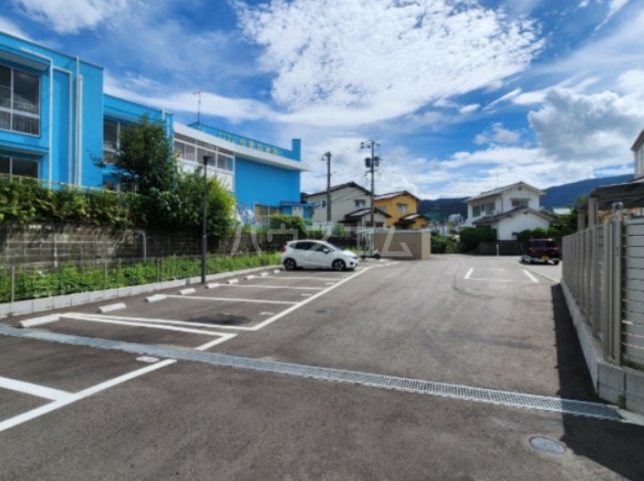 14/15 駐車場
