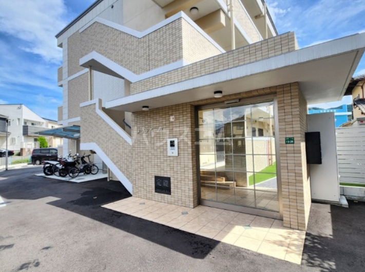13/15 エントランス