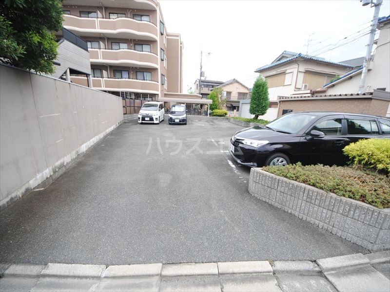 25/30 駐車場