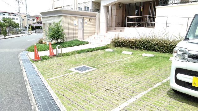 2/3 駐車場