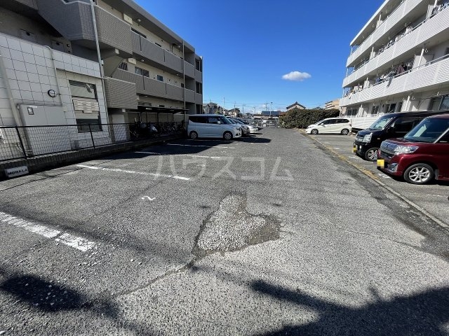 27/30 駐車場
