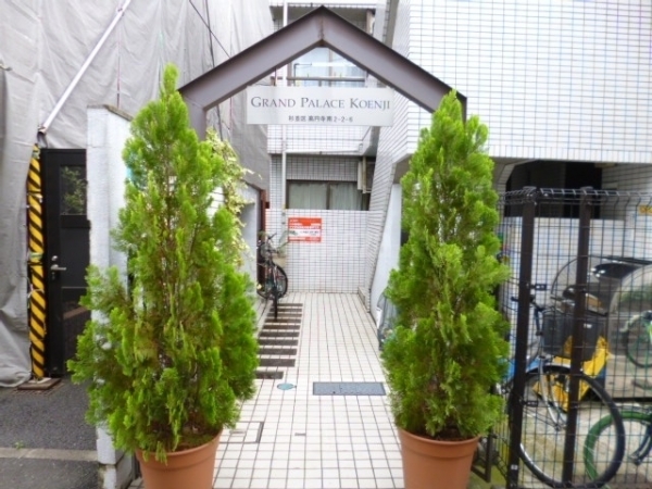 22/29 エントランス